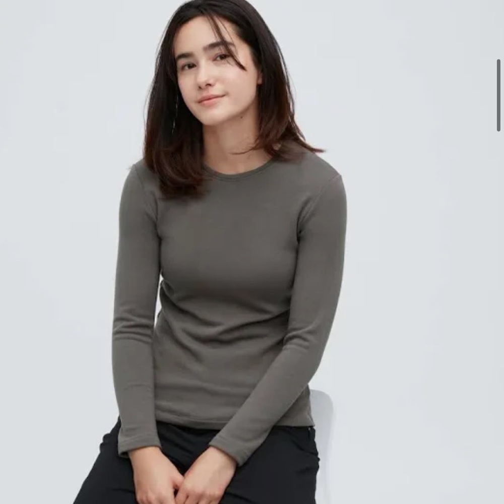 UNIQLO HEAT TECH ULTRA WARM GREY PULLOVER SWEATER